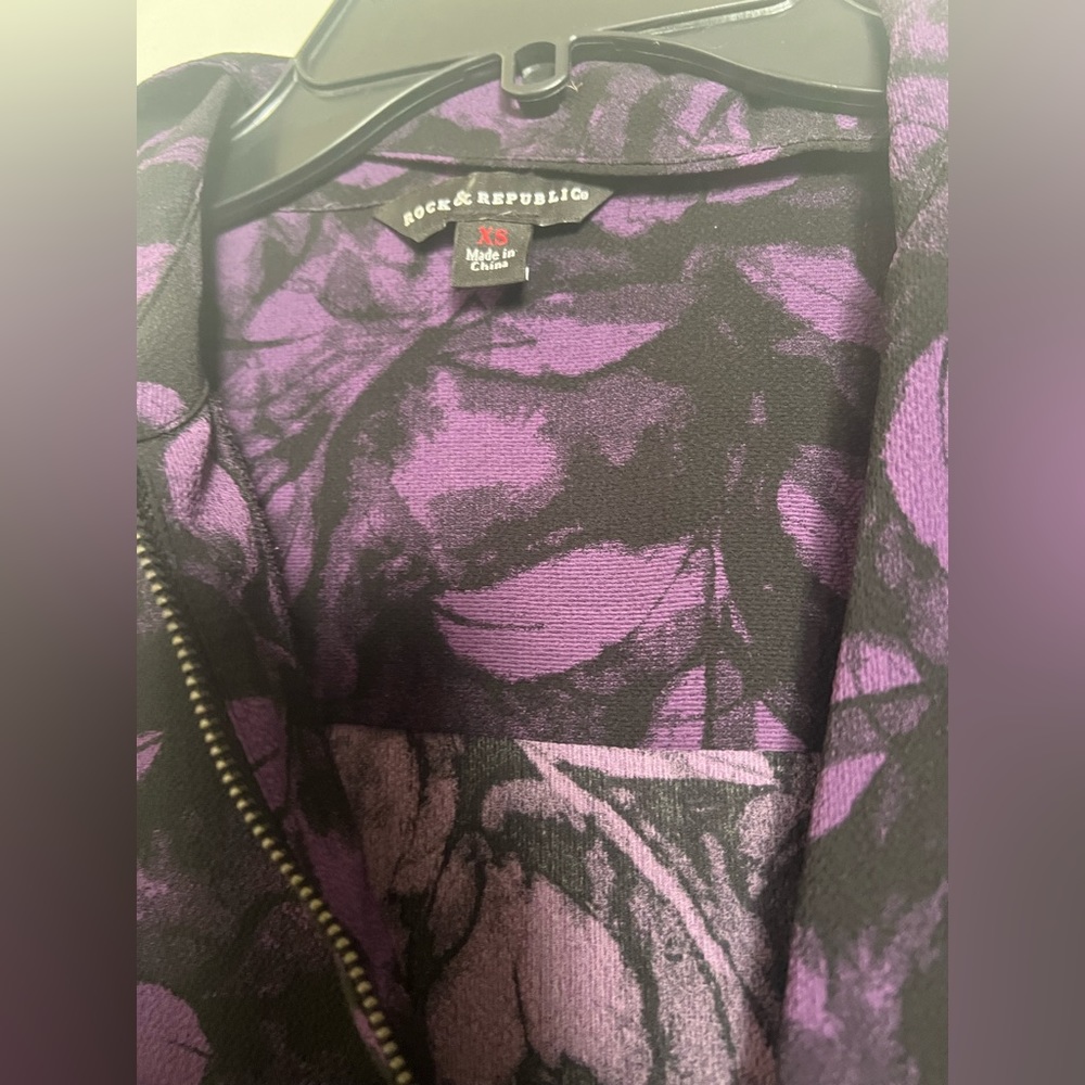 Rock and Republic long zippered down Blouse
